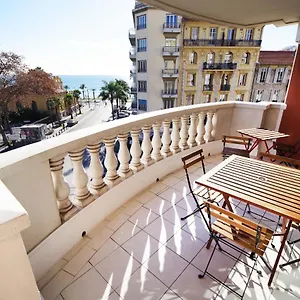 Apartment Domes Seaside Piscine, Free Parking, Airport Tramway, Nice